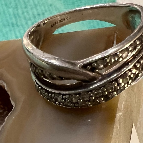 Size seven silver ring . - Picture 7 of 7